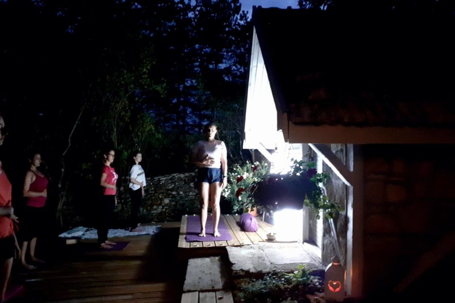 Yoga nocturne à la montagne de Beaune